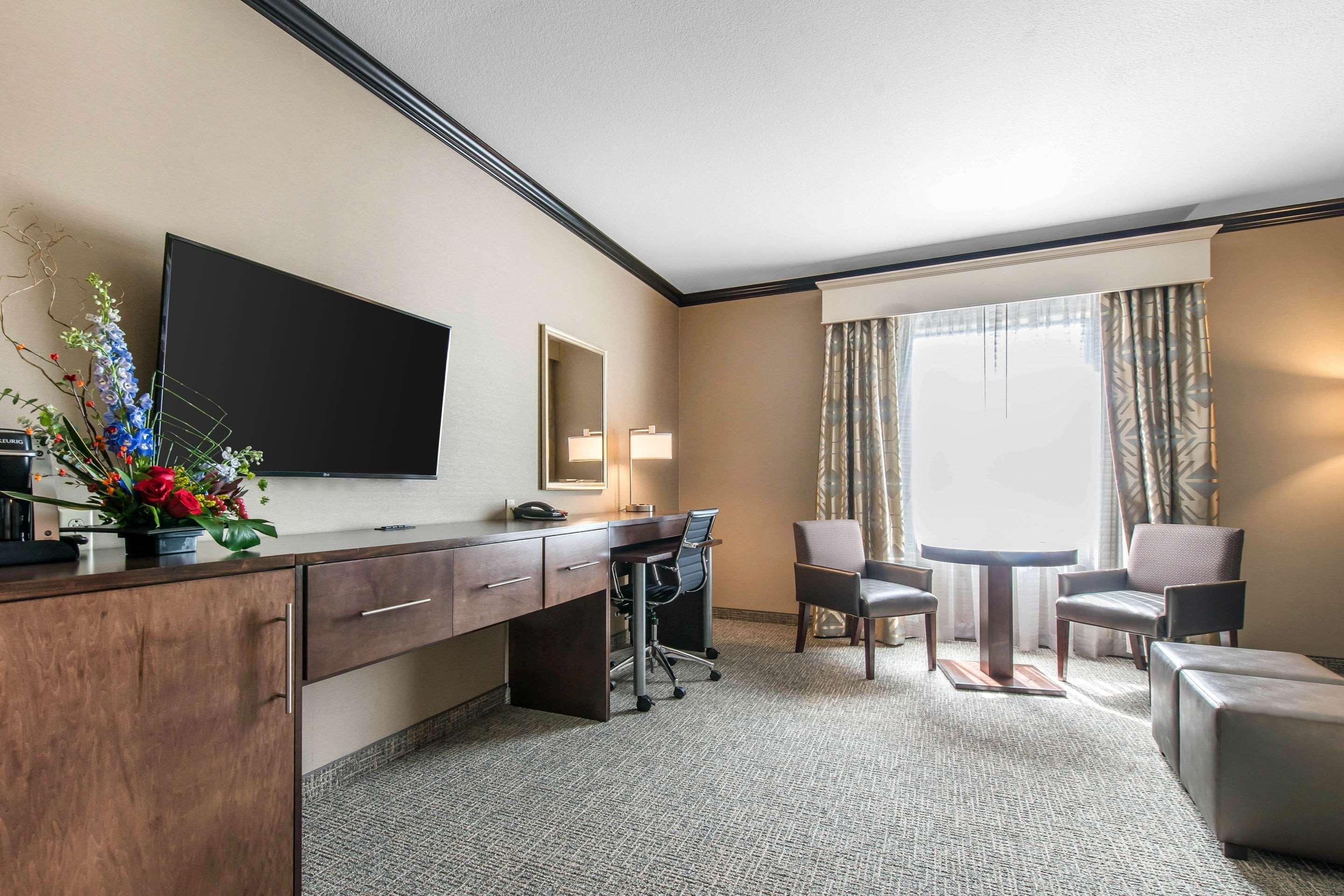 The Heritage Inn & Suites, Ascend Hotel Collection Гардън Сити Екстериор снимка