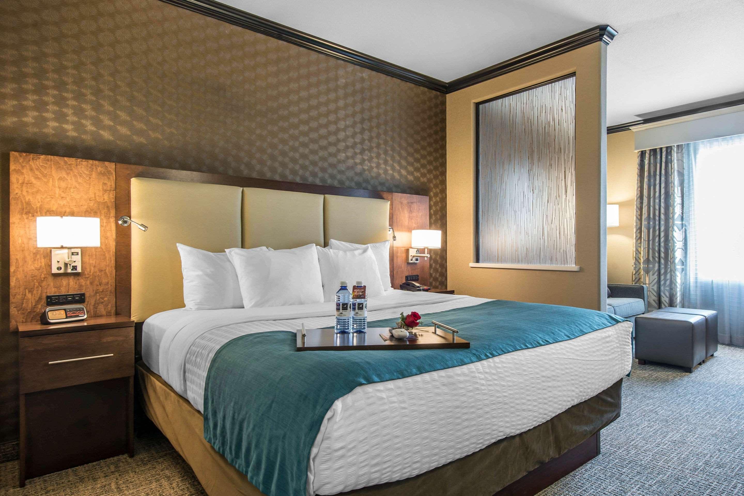 The Heritage Inn & Suites, Ascend Hotel Collection Гардън Сити Екстериор снимка