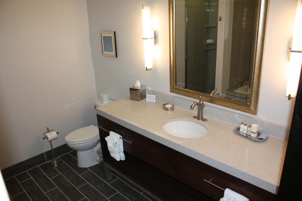 The Heritage Inn & Suites, Ascend Hotel Collection Гардън Сити Екстериор снимка