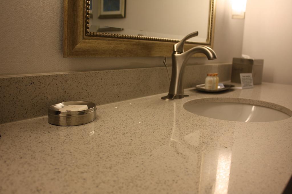 The Heritage Inn & Suites, Ascend Hotel Collection Гардън Сити Екстериор снимка